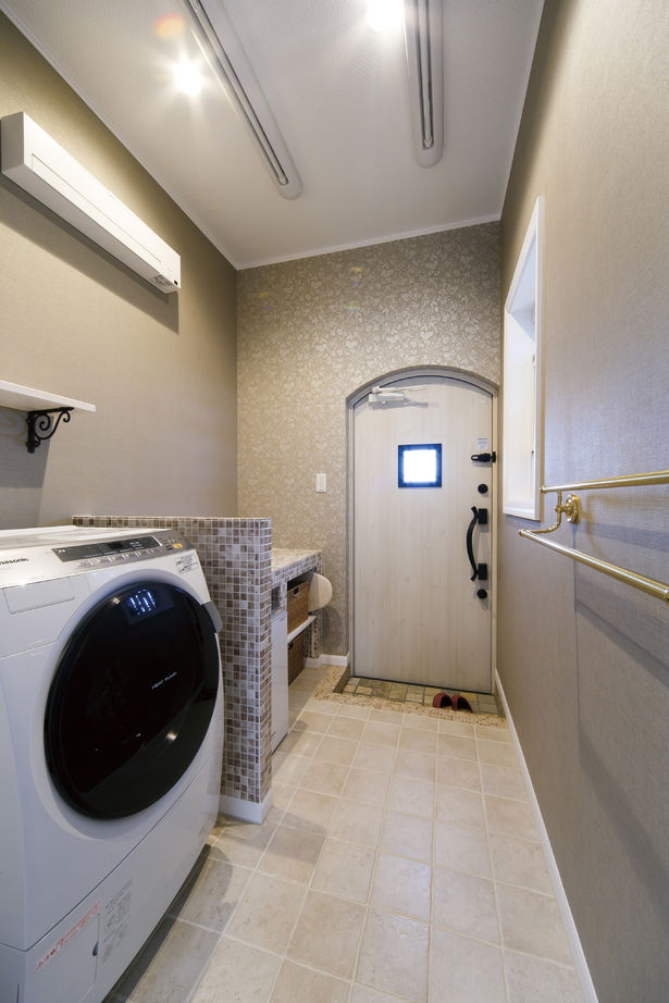 アートクラフト 【2000～2500万円/埼玉県】《洋風平屋》 LDKとつながるガーデンで仲間を招いてホームパーティーを楽しむの建築実例画像4