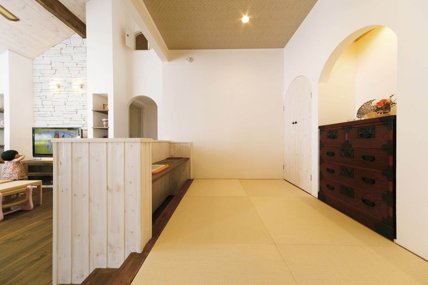 アートクラフト 【2000～2500万円/埼玉県】《洋風平屋》 LDKとつながるガーデンで仲間を招いてホームパーティーを楽しむの建築実例画像5