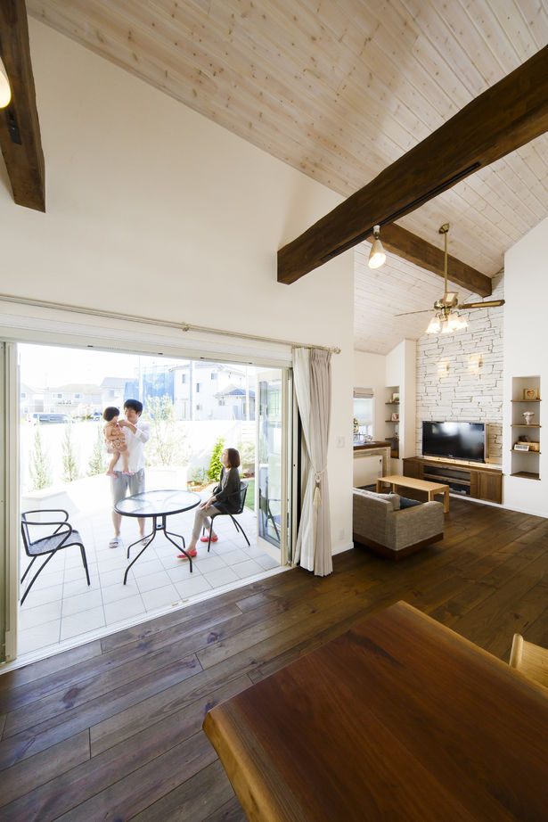 アートクラフト 【2000～2500万円/埼玉県】《洋風平屋》 LDKとつながるガーデンで仲間を招いてホームパーティーを楽しむの建築実例画像6