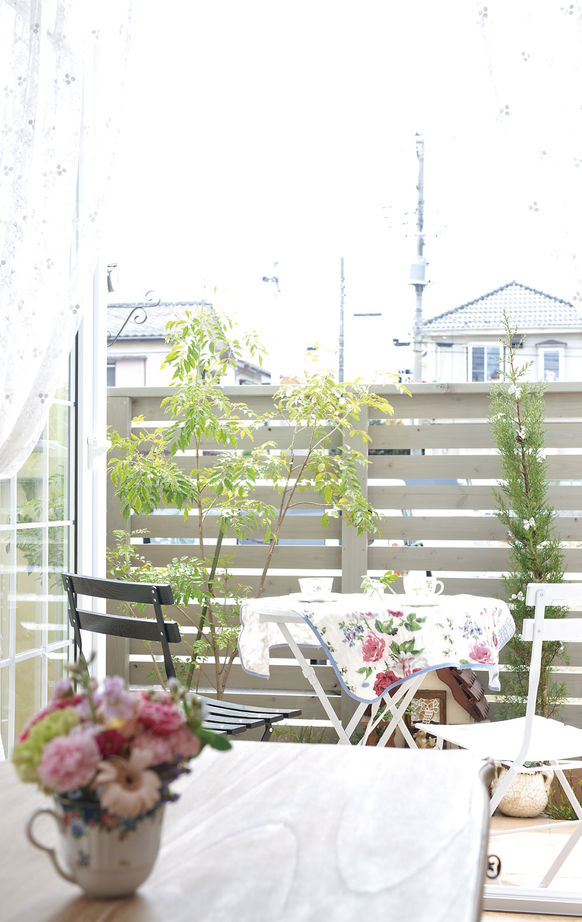 アートクラフト 【埼玉県】《地中海風》 リビング隣接のテラススペースでティータイムを楽しむスパニッシュスタイルの家の建築実例画像7