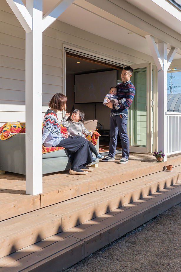 アートクラフト 【2000～2500万円/埼玉県】《カリフォルニアスタイル》 お庭とつながるカバードポーチでBBQが楽しめる家の建築実例画像2