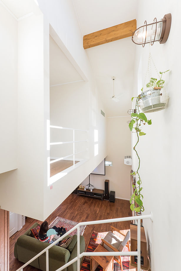 アートクラフト 【2000～2500万円/埼玉県】《カリフォルニアスタイル》 お庭とつながるカバードポーチでBBQが楽しめる家の建築実例画像3