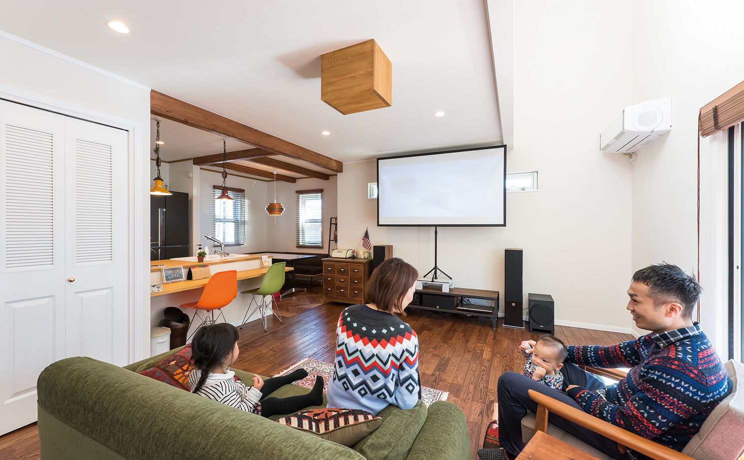 アートクラフト 【2000～2500万円/埼玉県】《カリフォルニアスタイル》 お庭とつながるカバードポーチでBBQが楽しめる家の建築実例画像6