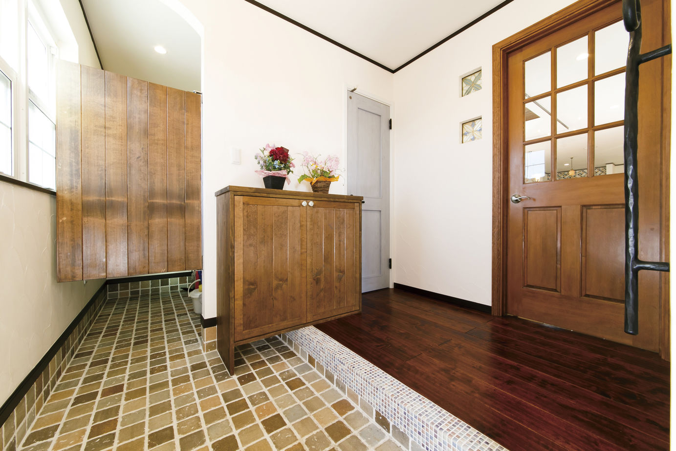 アートクラフト 【3000～3500万円/40坪台/埼玉県】《欧風アンティーク》自由に描く ビルトインガレージと中庭のある家の建築実例画像8