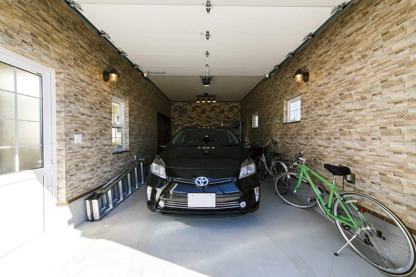 アートクラフト 【3000～3500万円/40坪台/埼玉県】《欧風アンティーク》自由に描く ビルトインガレージと中庭のある家の建築実例画像9