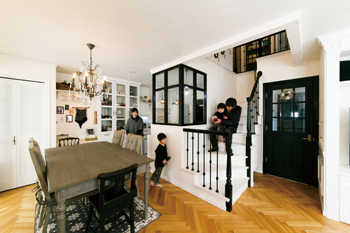 アートクラフト 【2500～3000万円/40坪台/埼玉県】《中世ヨーロピアンスタイル》 屋根裏が路地裏に こだわり欧風クラシカルの建築実例画像2