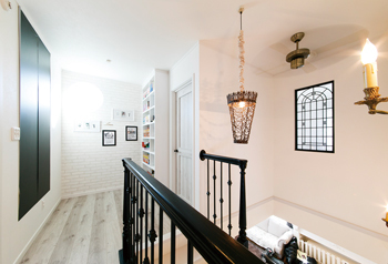 アートクラフト 【2500～3000万円/40坪台/埼玉県】《中世ヨーロピアンスタイル》 屋根裏が路地裏に こだわり欧風クラシカルの建築実例画像5