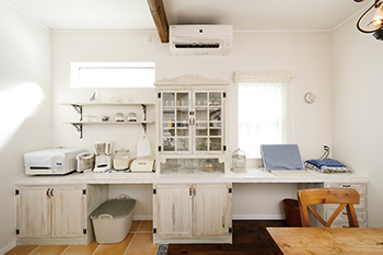 アートクラフト 【2000～2500万円/30坪台/埼玉県】《南欧スタイル》爽やかなブルー×ホワイト。無垢の質感も落ち着いた家の建築実例画像6