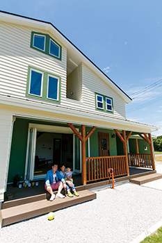 アートクラフト 【2500～3000万円/50坪台/埼玉県】《カリフォルニアリゾートスタイル》別荘のような開放感でくつろぎライフの建築実例画像2