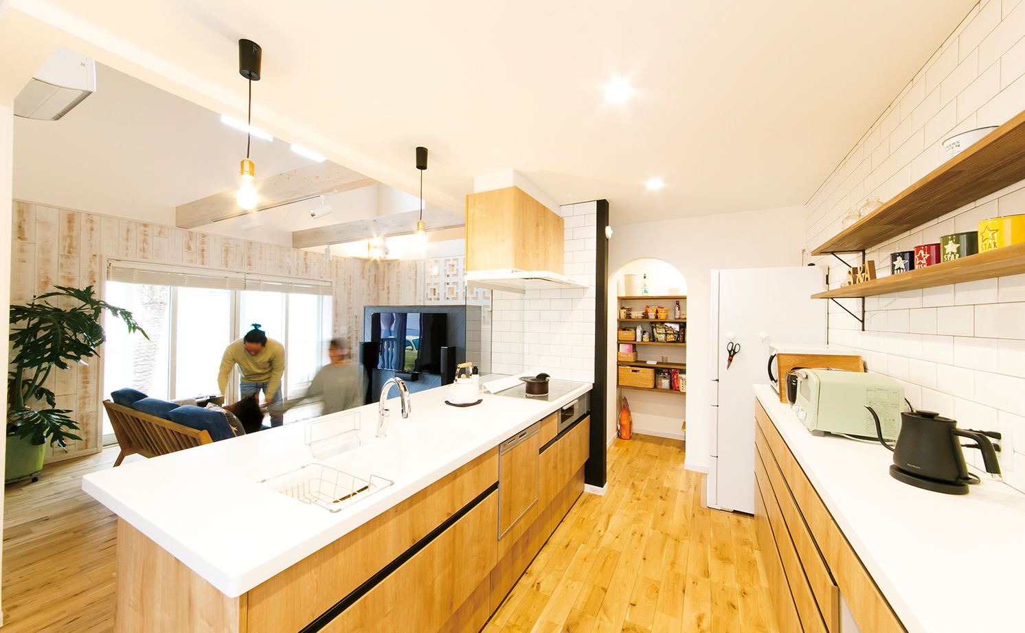 アートクラフト 【2500～3000万円/埼玉県】魅せる収納と採光プランで、快適性と利便性を両立した西海岸スタイルの平屋の建築実例画像5