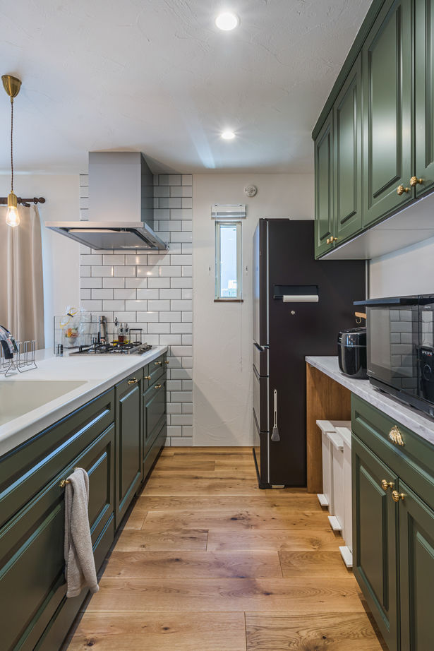 アートクラフト アーリーアメリカンテイストが楽しい、グリーン×さんかく屋根の家の建築実例画像3