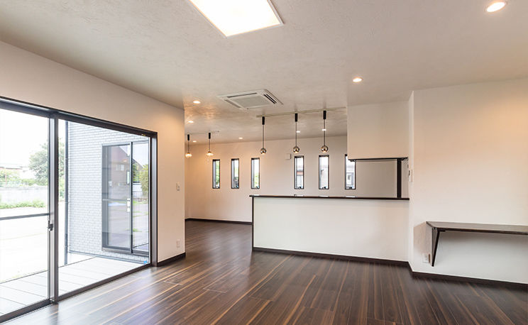 SAMATA 【4000万円/53坪/間取り図あり】約30畳の広々LDK。耐久性と美しさを兼ね備えた住まいの建築実例画像2