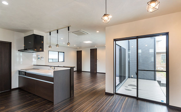 SAMATA 【4000万円/53坪/間取り図あり】約30畳の広々LDK。耐久性と美しさを兼ね備えた住まいの建築実例画像3