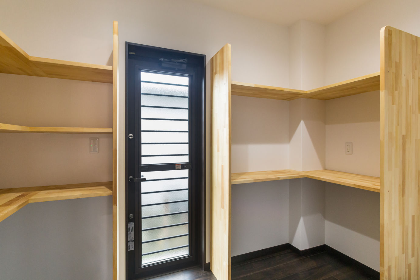 SAMATA 【4000万円/53坪/間取り図あり】約30畳の広々LDK。耐久性と美しさを兼ね備えた住まいの建築実例画像5