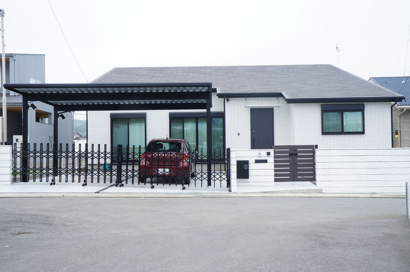 SAMATA 【平屋/2,800万円/32.1坪/間取り図あり】自然素材をふんだんに使った、アイランドキッチンのあるナチュラルモダンの家の建築実例画像1