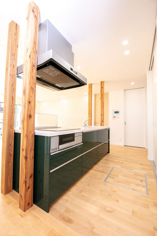 SAMATA 【平屋/2,800万円/32.1坪/間取り図あり】自然素材をふんだんに使った、アイランドキッチンのあるナチュラルモダンの家の建築実例画像3