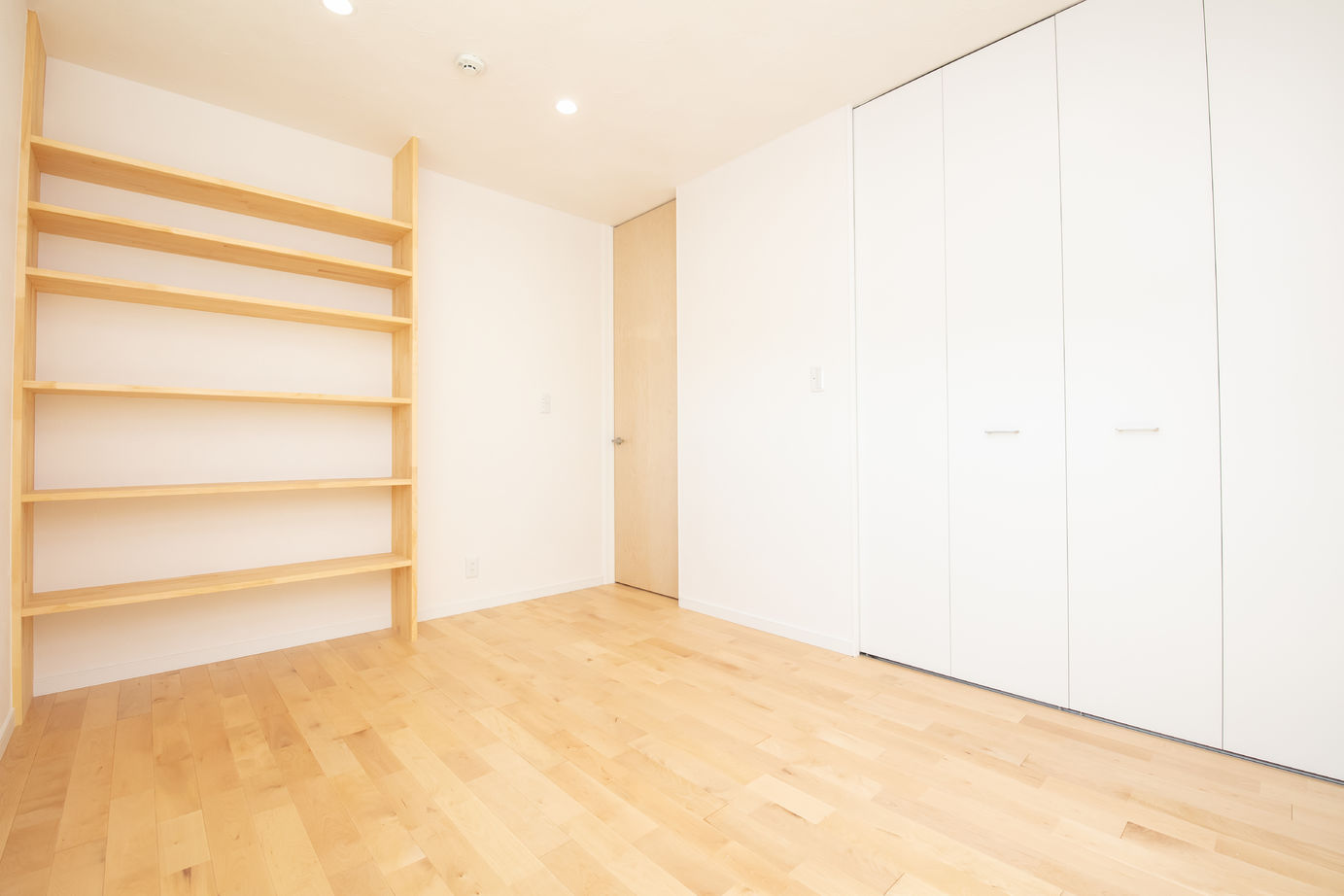 SAMATA 【平屋/2,800万円/32.1坪/間取り図あり】自然素材をふんだんに使った、アイランドキッチンのあるナチュラルモダンの家の建築実例画像9