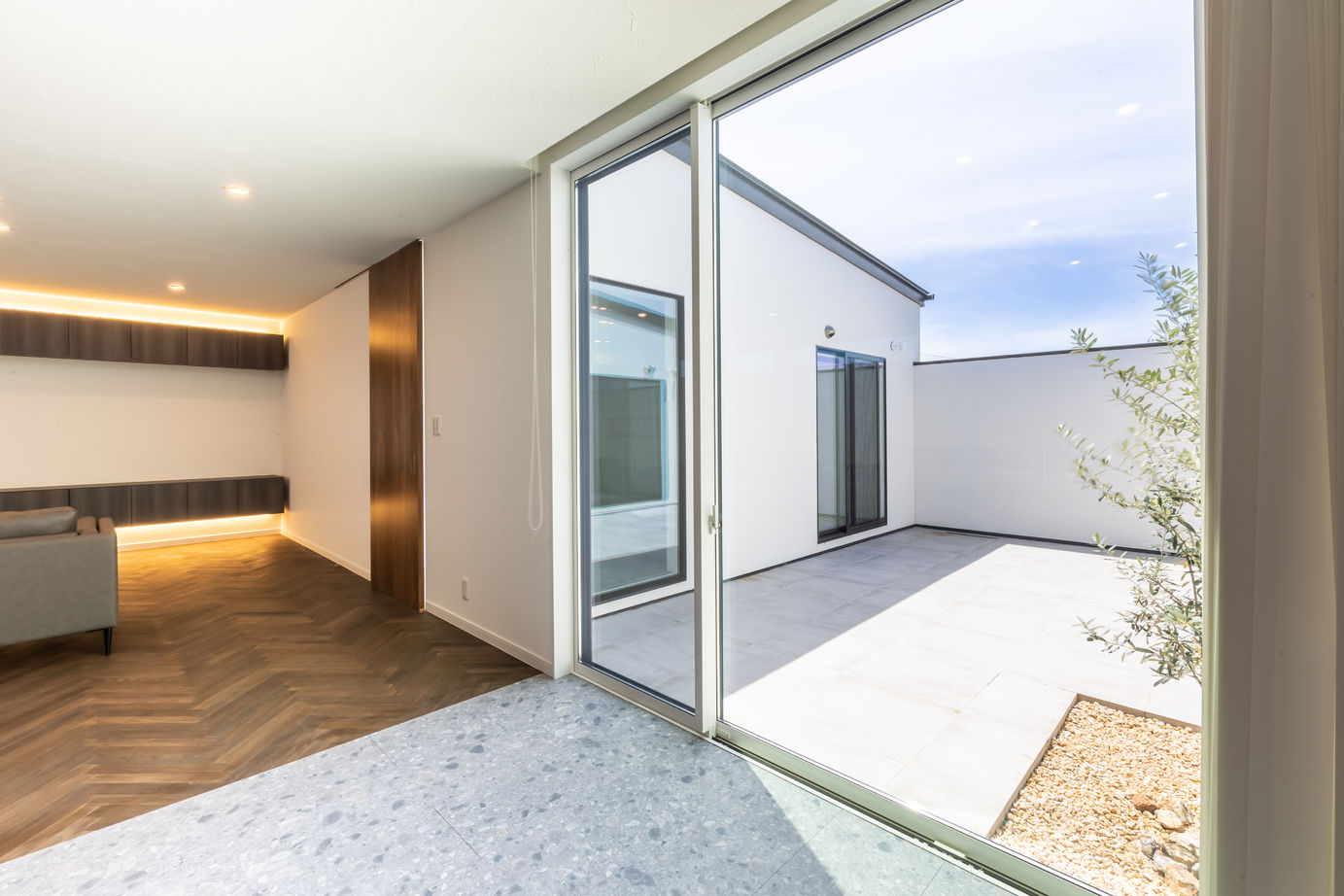 SAMATA 【2830万円/32.6坪/間取り図あり】シンプルで洗練された箱型のフォルムが美しい平屋の建築実例画像4