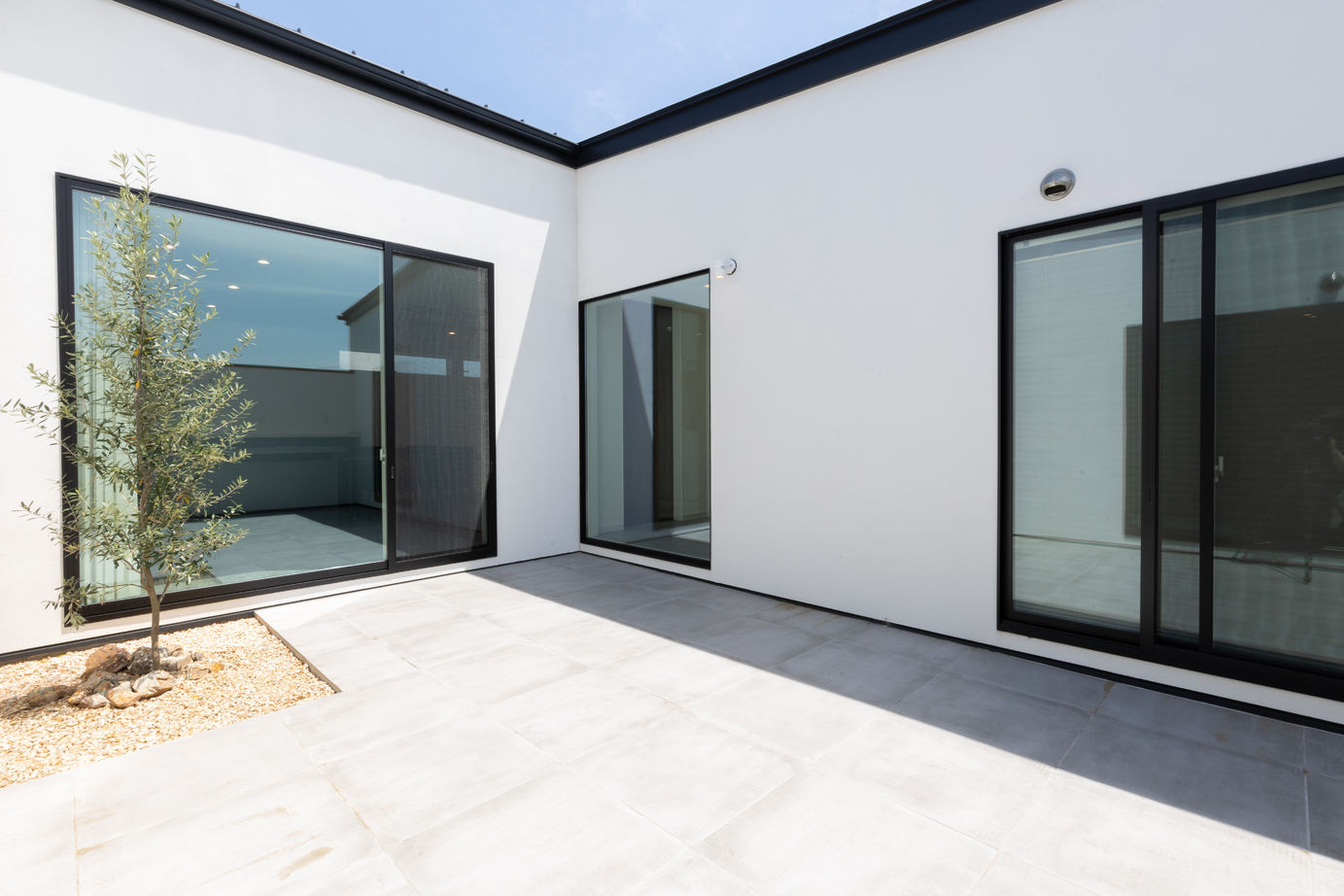 SAMATA 【2830万円/32.6坪/間取り図あり】シンプルで洗練された箱型のフォルムが美しい平屋の建築実例画像5