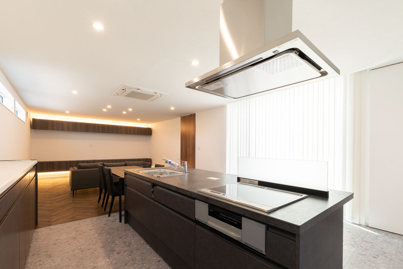 SAMATA 【2830万円/32.6坪/間取り図あり】シンプルで洗練された箱型のフォルムが美しい平屋の建築実例画像6