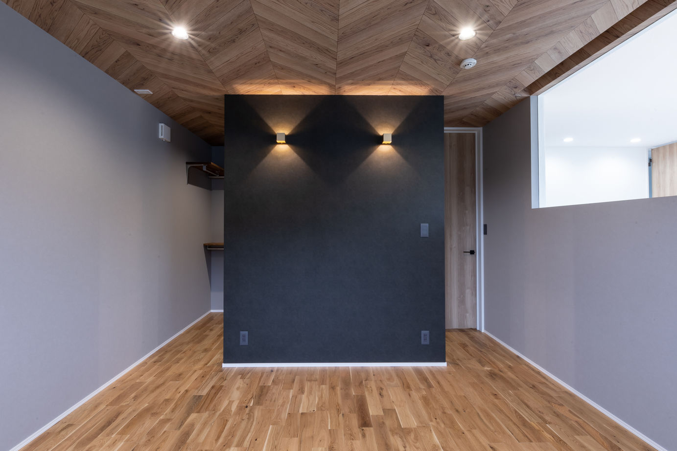 SAMATA 【2650万円/36.3坪/間取り図あり】吹き抜けから光が降り注ぐリゾートを彷彿させる家の建築実例画像8