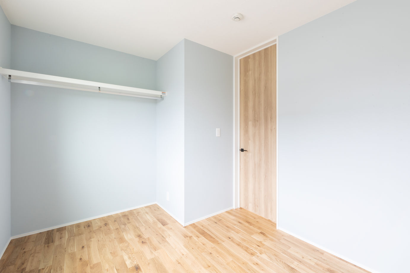 SAMATA 【2650万円/36.3坪/間取り図あり】吹き抜けから光が降り注ぐリゾートを彷彿させる家の建築実例画像10