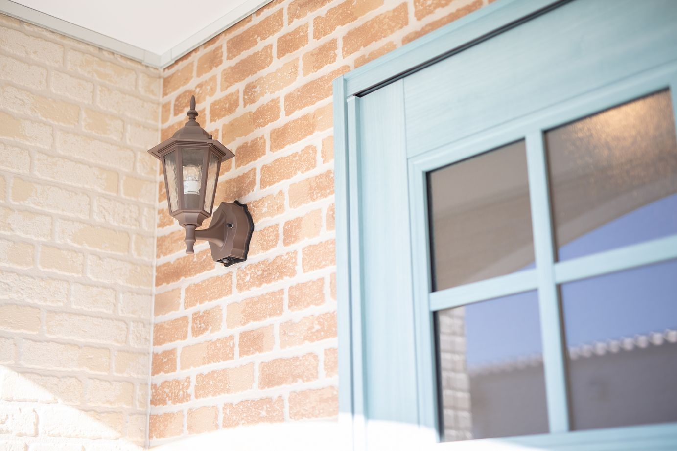 SAMATA 【2150万円/36.3坪/間取り図あり】アクセントクロスを使ったナチュラルテイストな大人かわいい家の建築実例画像2