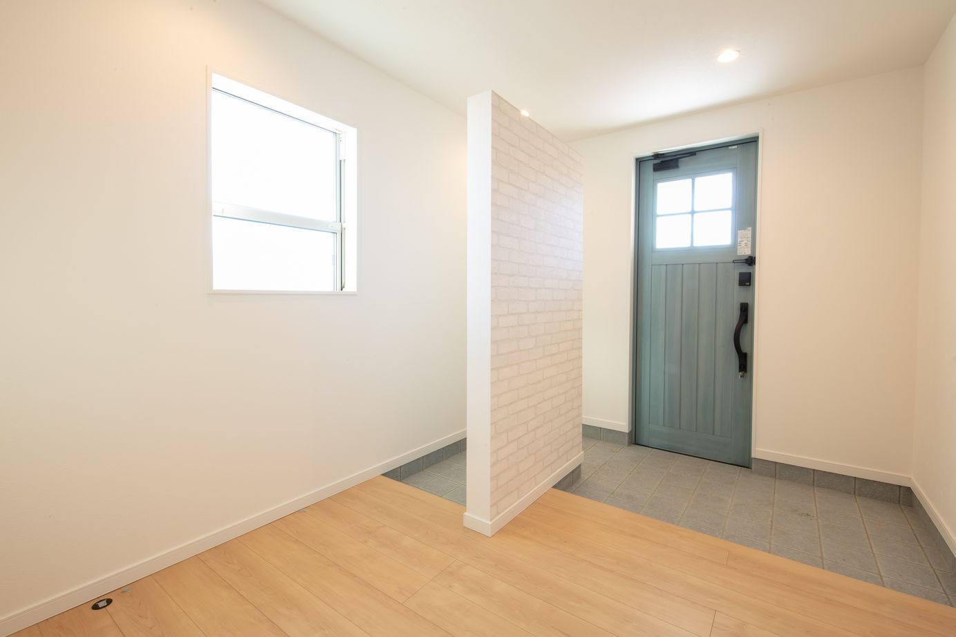 SAMATA 【2150万円/36.3坪/間取り図あり】アクセントクロスを使ったナチュラルテイストな大人かわいい家の建築実例画像3