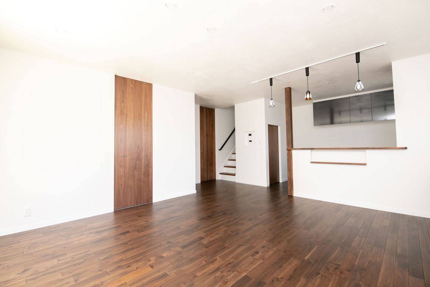 SAMATA 【2635万円/51.5坪/間取り図あり】インナーガレージと書庫のある、暮らしも趣味も楽しむ家の建築実例画像3