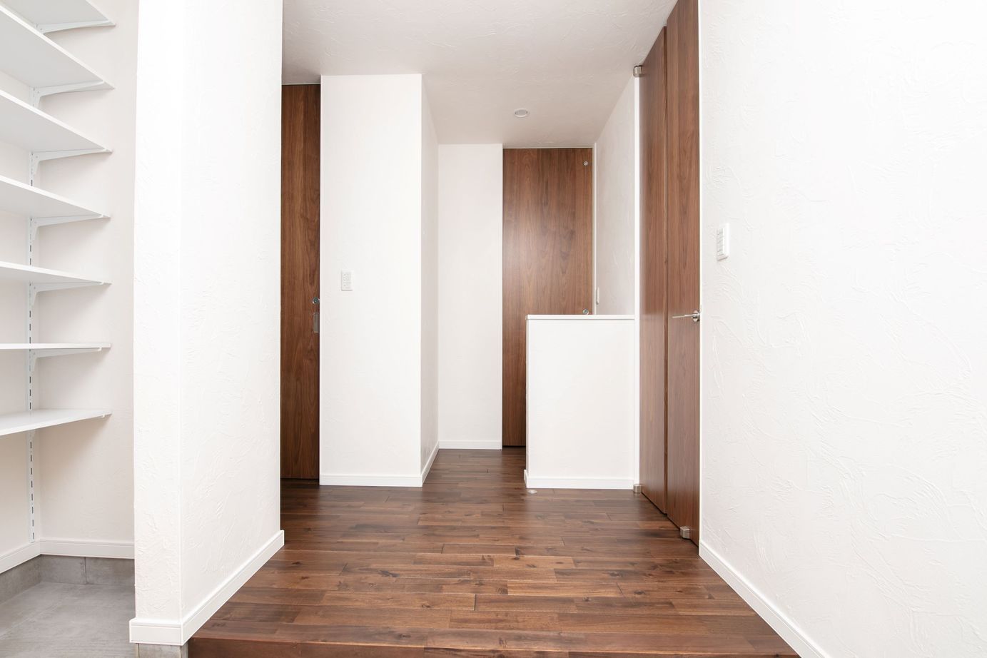 SAMATA 【2635万円/51.5坪/間取り図あり】インナーガレージと書庫のある、暮らしも趣味も楽しむ家の建築実例画像7