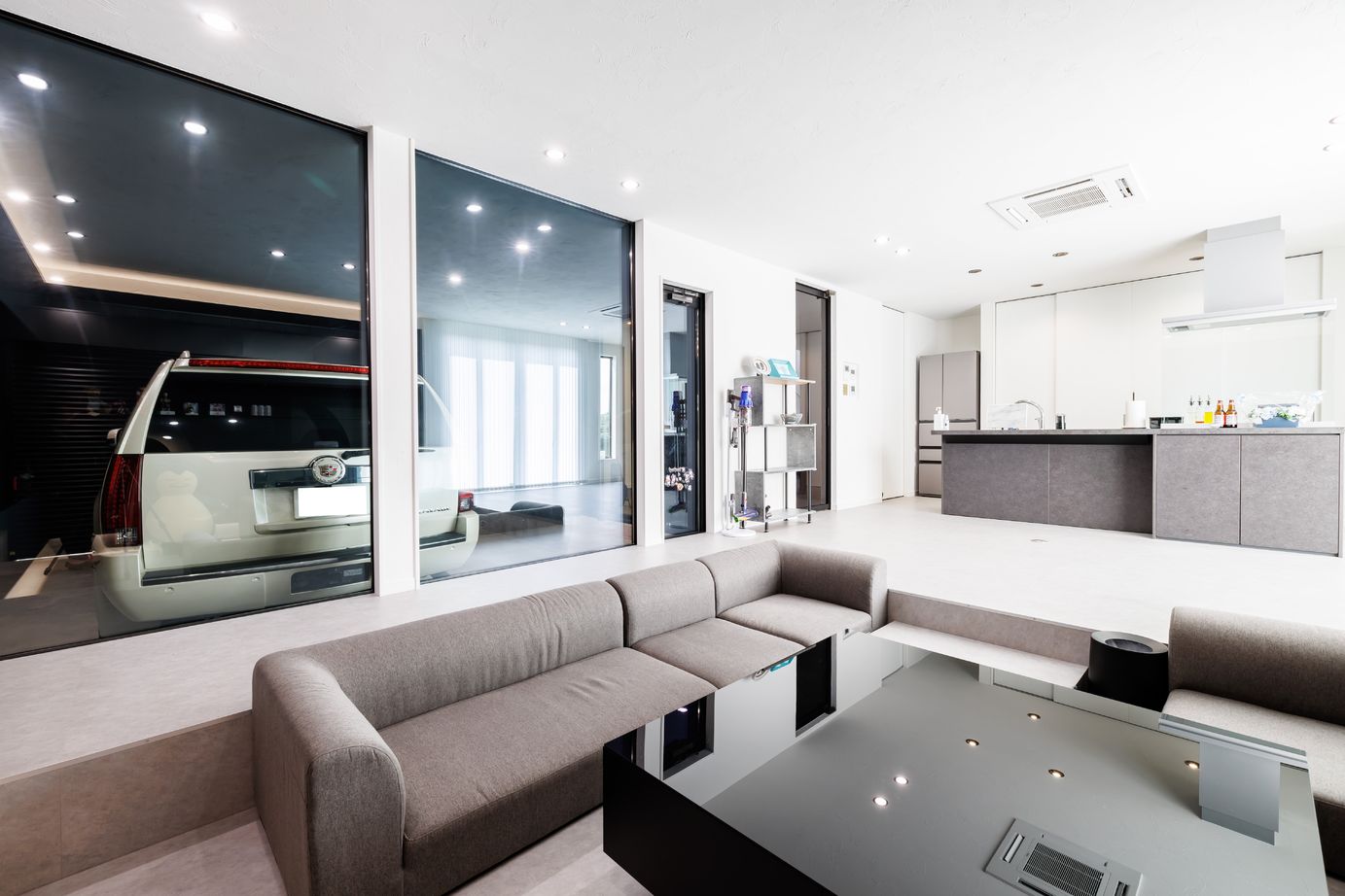 SAMATA 【4000万円/52.3坪/間取り図あり】洗練された外観に遊び心満載のガレージハウスの建築実例画像3