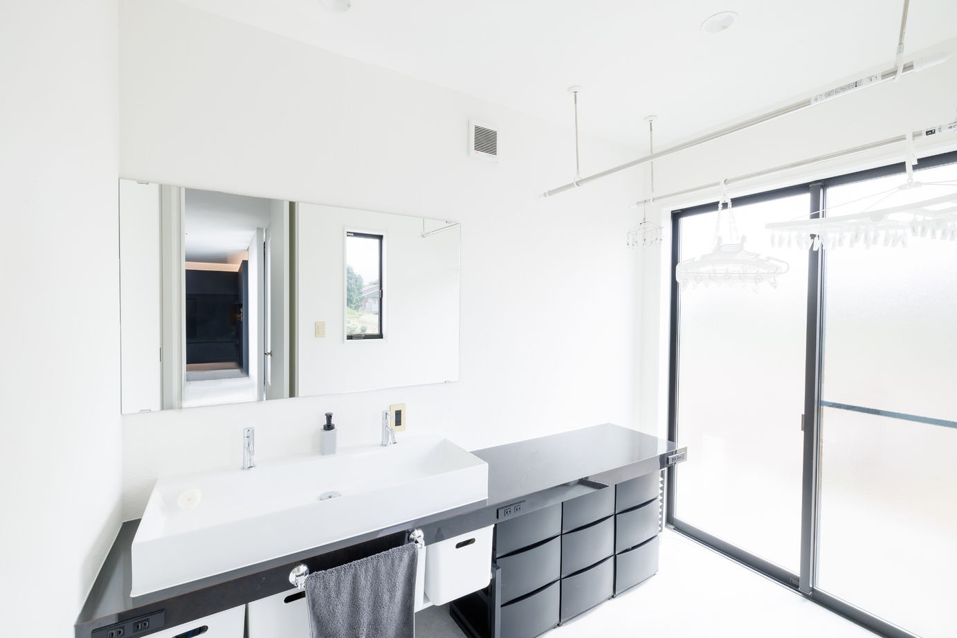 SAMATA 【4000万円/52.3坪/間取り図あり】洗練された外観に遊び心満載のガレージハウスの建築実例画像5