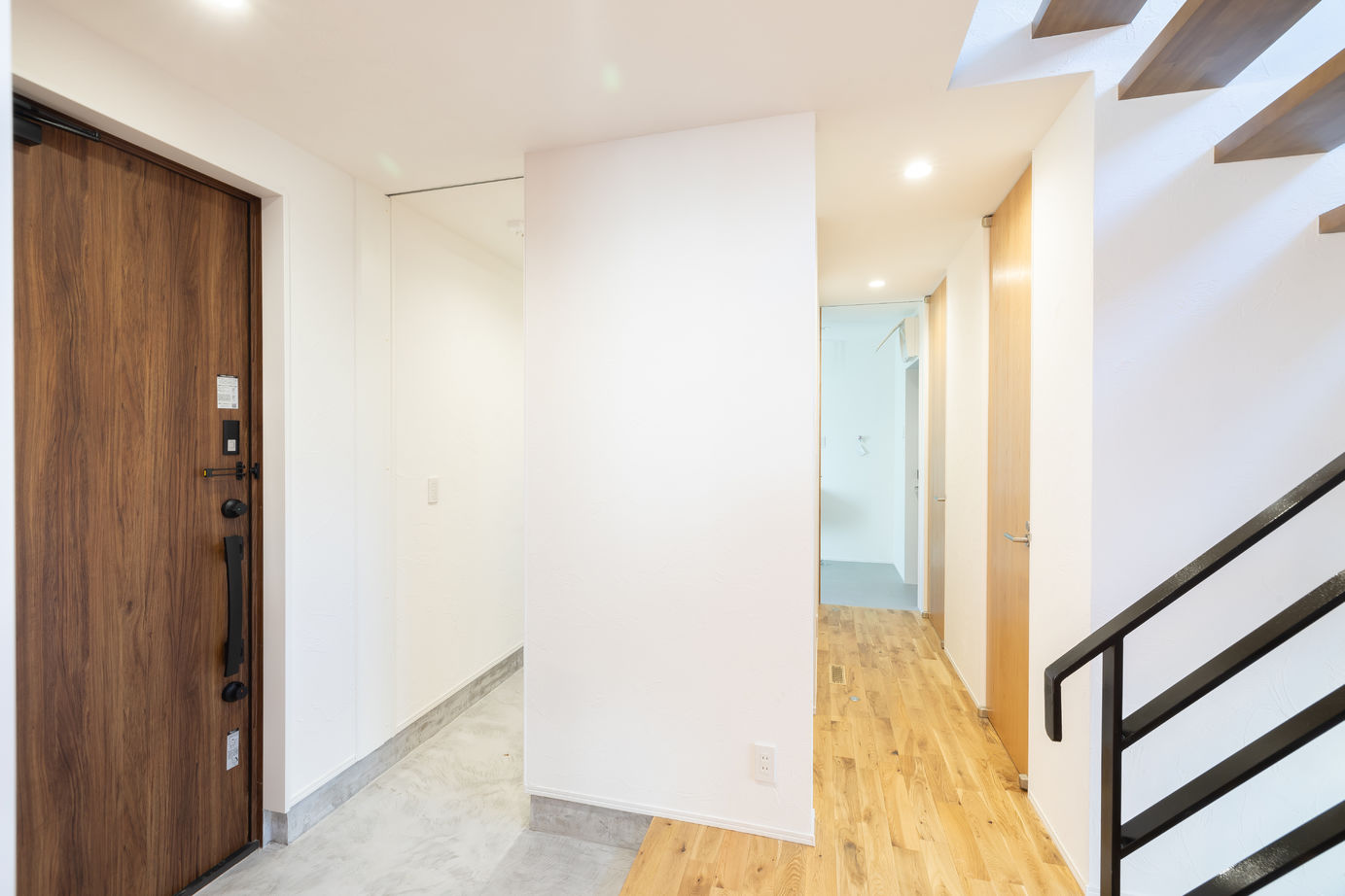 SAMATA 【3568万円/38.1坪/間取り図あり】落ち着きと高級感のあるグレージュの塗り壁の家の建築実例画像4