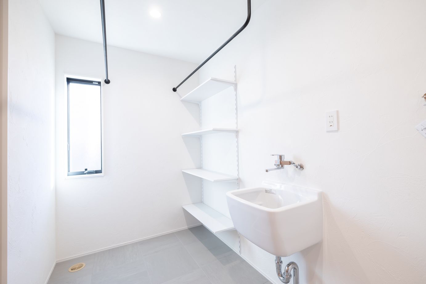 SAMATA 【3568万円/38.1坪/間取り図あり】落ち着きと高級感のあるグレージュの塗り壁の家の建築実例画像7