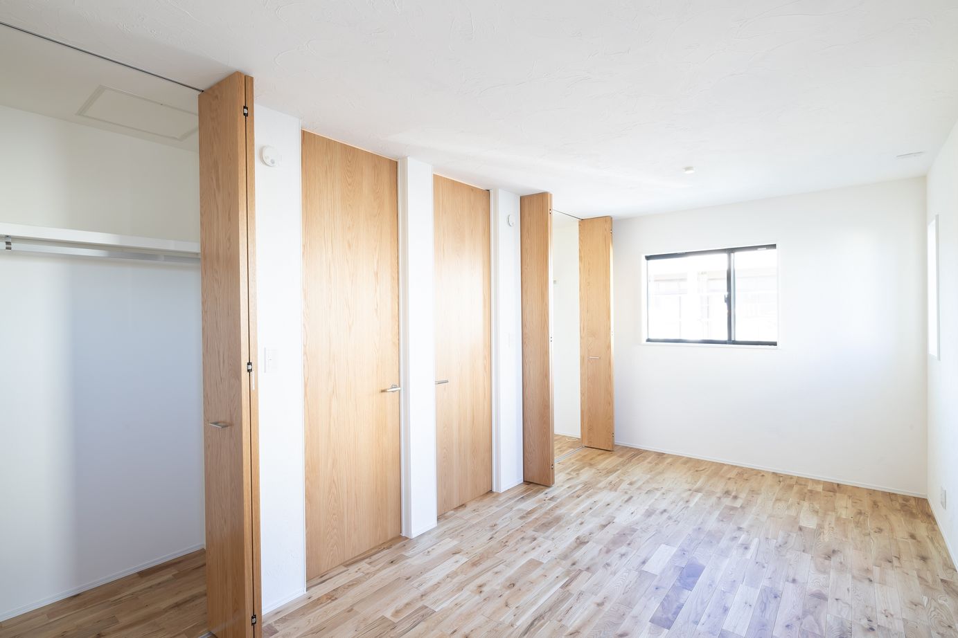 SAMATA 【3568万円/38.1坪/間取り図あり】落ち着きと高級感のあるグレージュの塗り壁の家の建築実例画像10