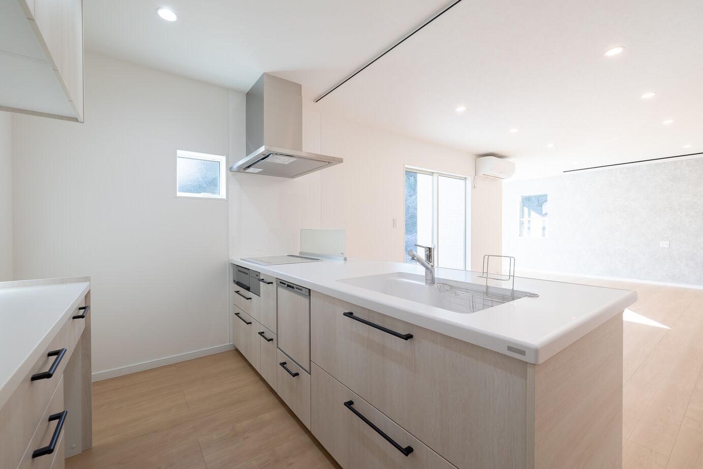 SAMATA 【2489万円/42.08坪/間取り図あり】水回り動線とランドリーで家事ラクな間取りのお家の建築実例画像3