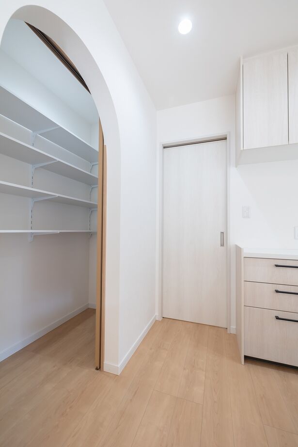 SAMATA 【2489万円/42.08坪/間取り図あり】水回り動線とランドリーで家事ラクな間取りのお家の建築実例画像4