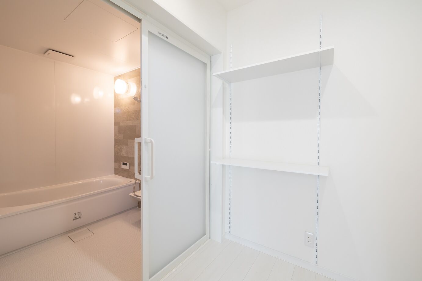 SAMATA 【2489万円/42.08坪/間取り図あり】水回り動線とランドリーで家事ラクな間取りのお家の建築実例画像5