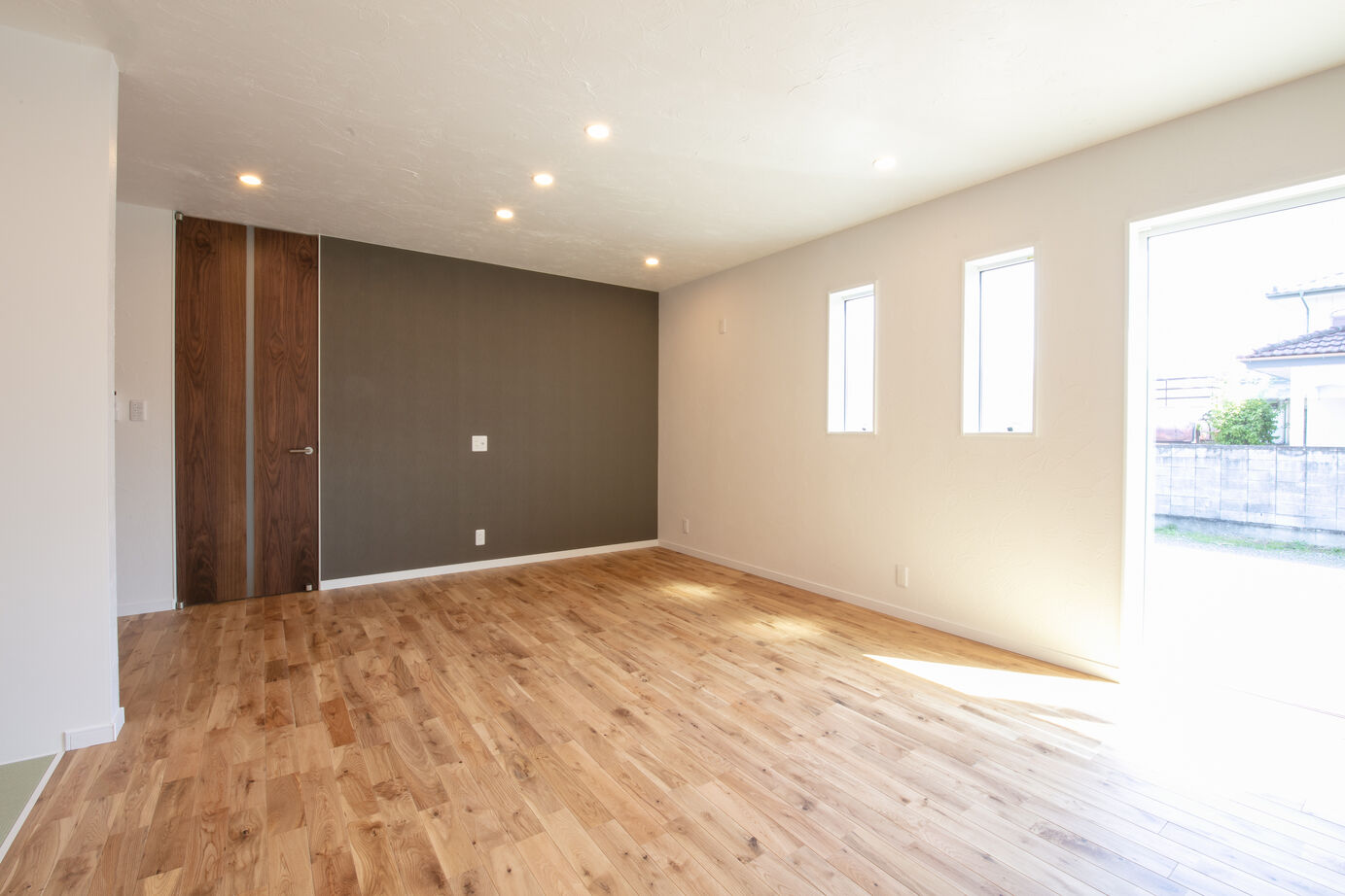 SAMATA 【2595万円/31.81坪/間取り図あり】無垢材と塗り壁を調和させた、すっきりと無駄を感じさせない平屋の建築実例画像4