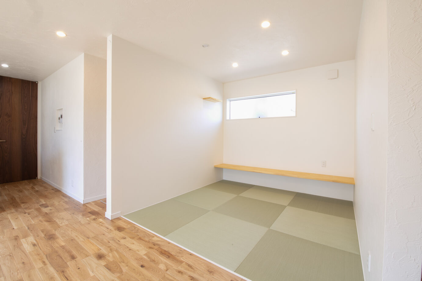 SAMATA 【2595万円/31.81坪/間取り図あり】無垢材と塗り壁を調和させた、すっきりと無駄を感じさせない平屋の建築実例画像5