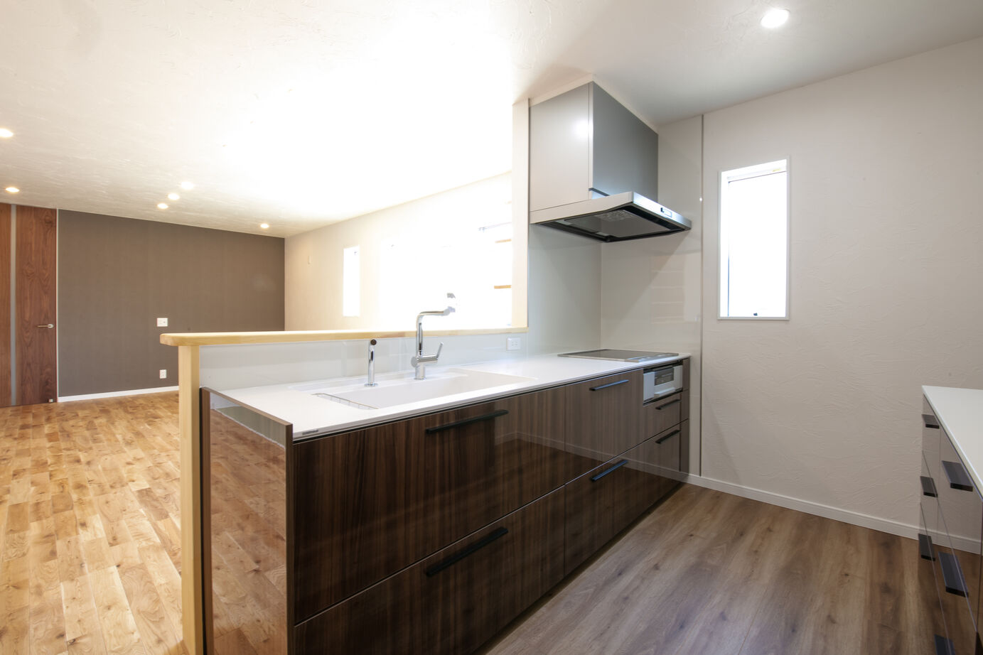 SAMATA 【2595万円/31.81坪/間取り図あり】無垢材と塗り壁を調和させた、すっきりと無駄を感じさせない平屋の建築実例画像6