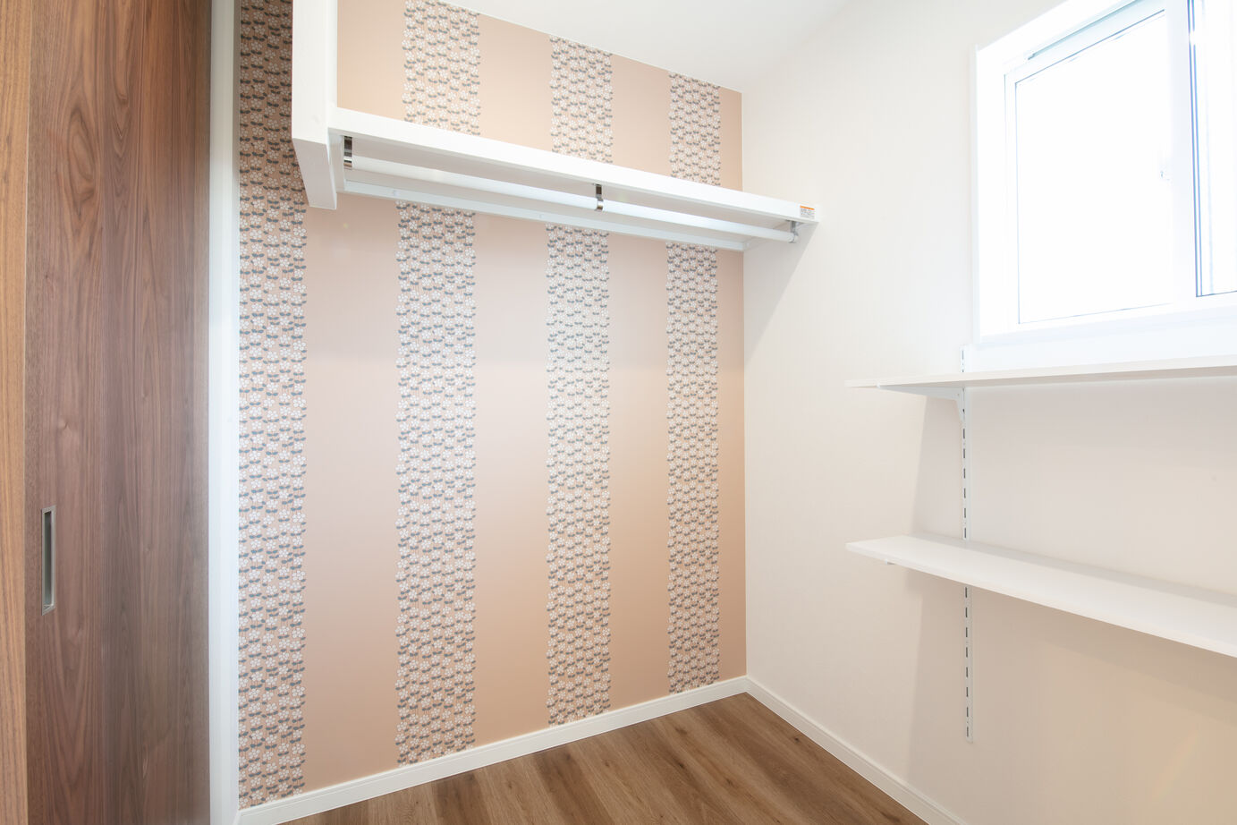 SAMATA 【2595万円/31.81坪/間取り図あり】無垢材と塗り壁を調和させた、すっきりと無駄を感じさせない平屋の建築実例画像8