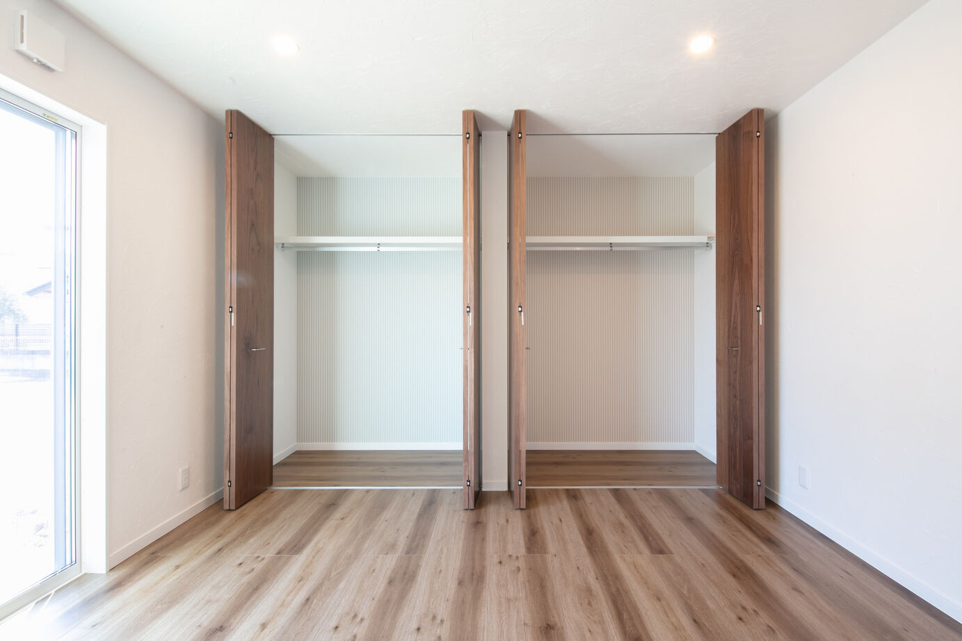 SAMATA 【2595万円/31.81坪/間取り図あり】無垢材と塗り壁を調和させた、すっきりと無駄を感じさせない平屋の建築実例画像10