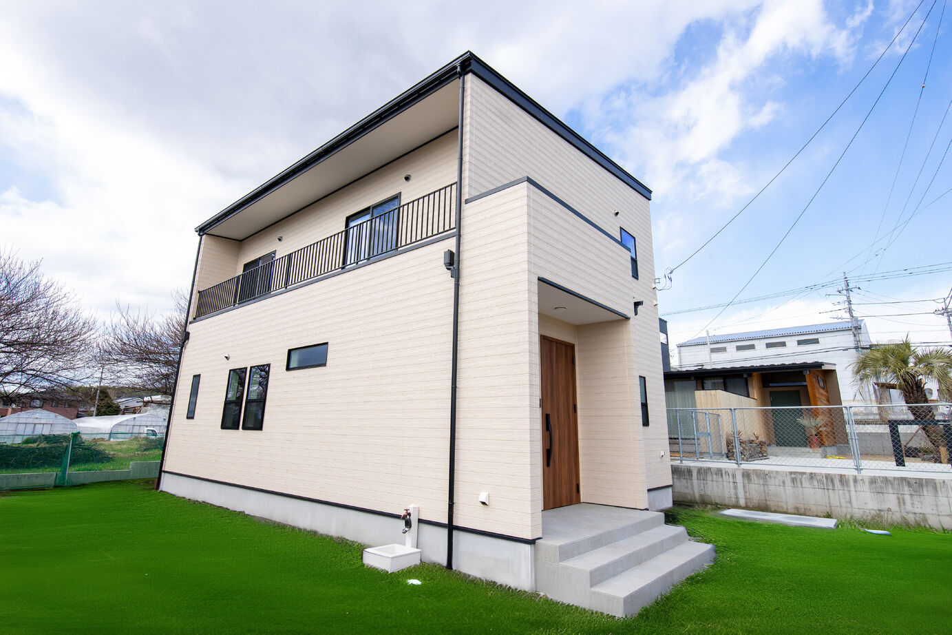 SAMATA 【2390万円/32.56坪/間取り図あり】日当たり抜群のベランダと、広々とした2階寝室の和室の建築実例画像1