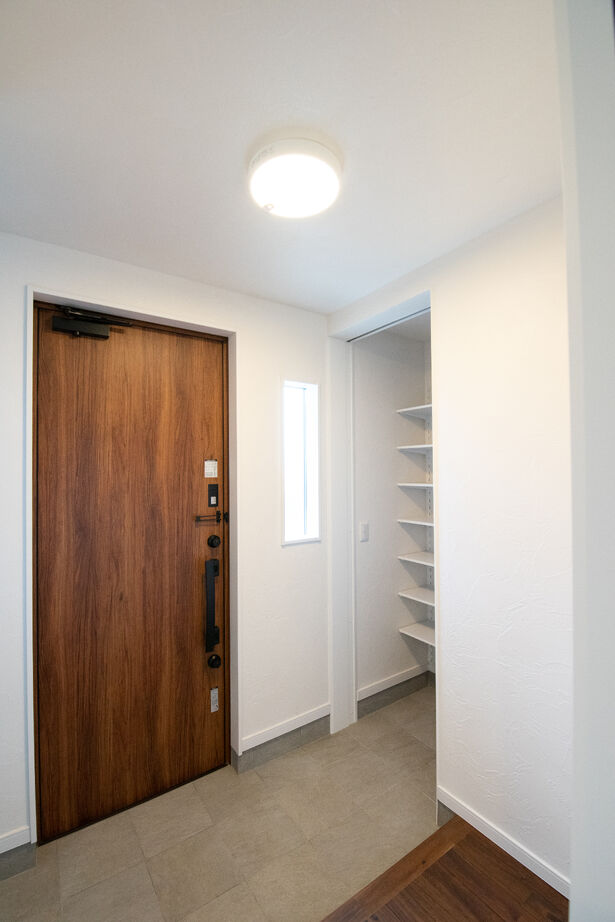 SAMATA 【2390万円/32.56坪/間取り図あり】日当たり抜群のベランダと、広々とした2階寝室の和室の建築実例画像2