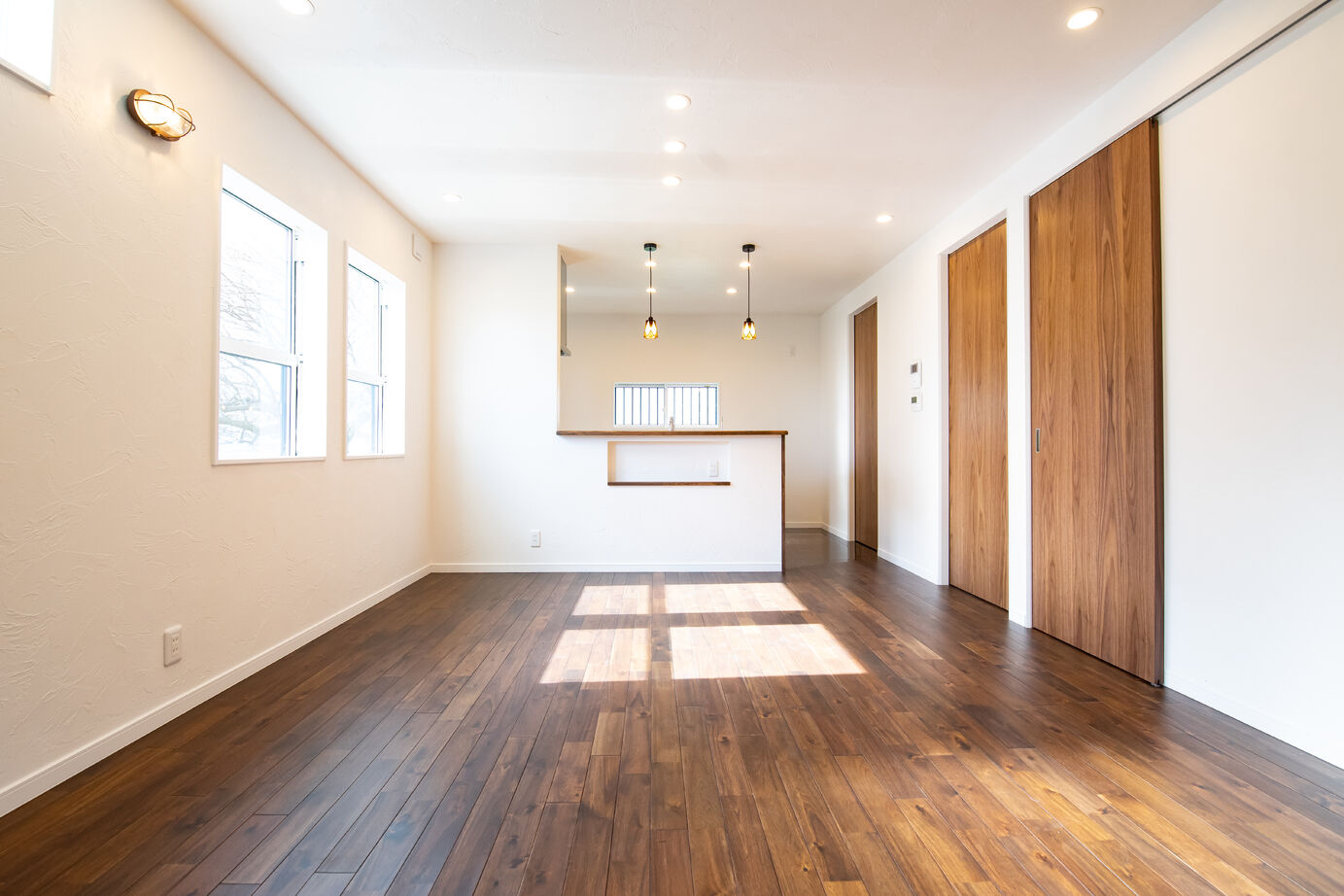 SAMATA 【2390万円/32.56坪/間取り図あり】日当たり抜群のベランダと、広々とした2階寝室の和室の建築実例画像3