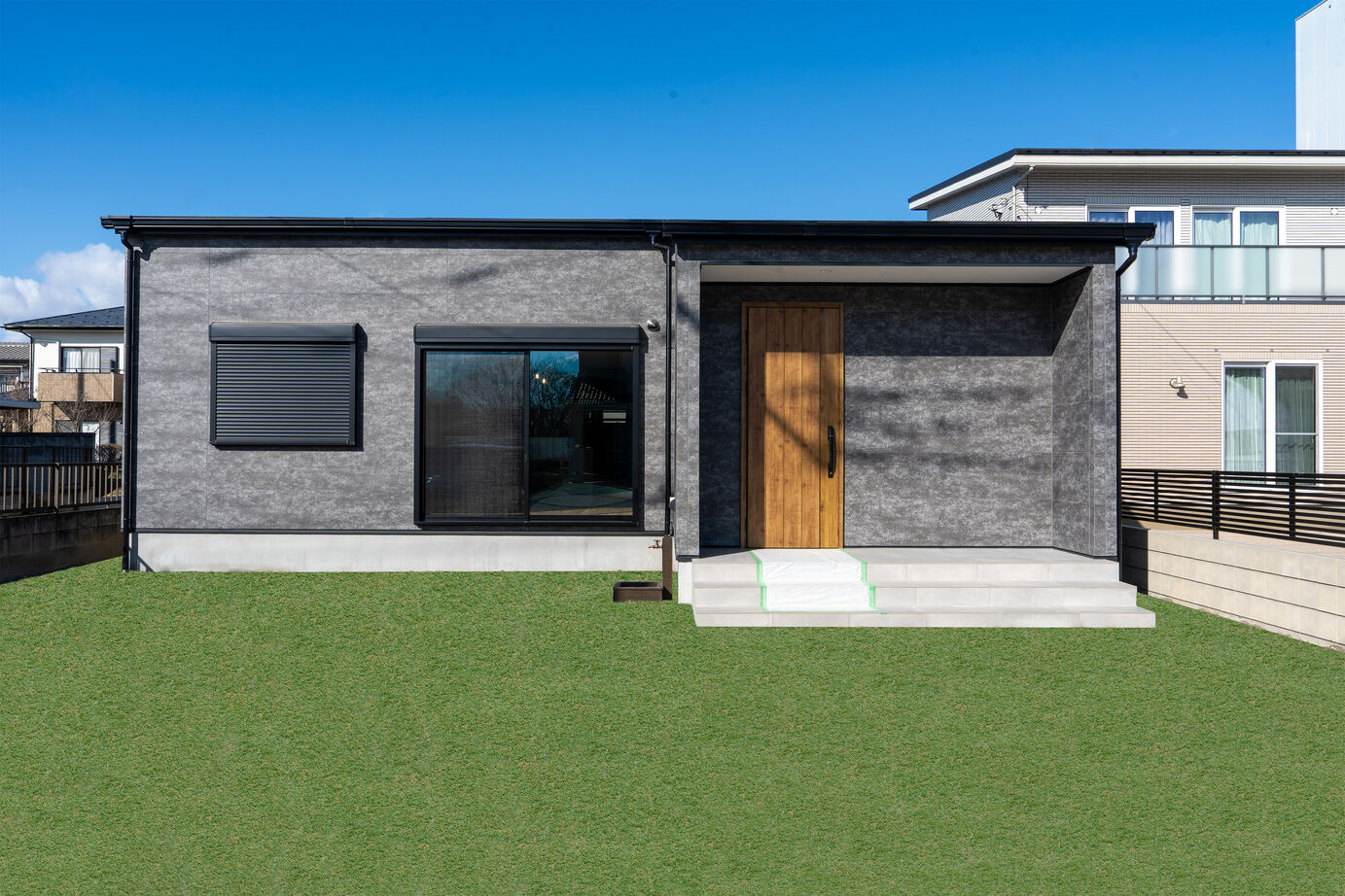 SAMATA 【3,448万円/35.06坪】２８畳広々リビングと横並びダイニングがある家 の建築実例画像1