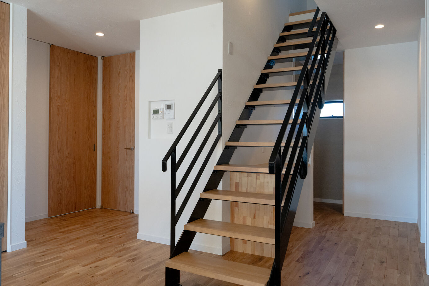 SAMATA 【3,448万円/35.06坪】２８畳広々リビングと横並びダイニングがある家 の建築実例画像5