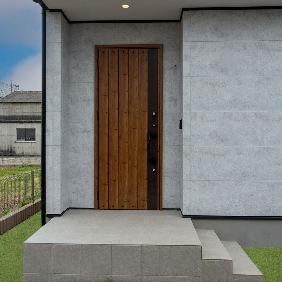 SAMATA 【2782万円/31.93坪/間取り図あり】白とグレーを基調に、アクセントクロスが映える家の建築実例画像2