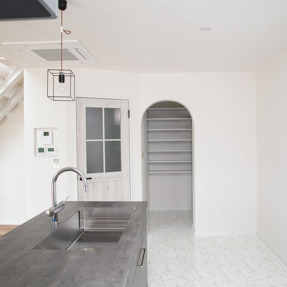 SAMATA 【3087万円/35坪】洗練された空間に、曲線やアクセントクロスの遊び心を加えた家の建築実例画像6